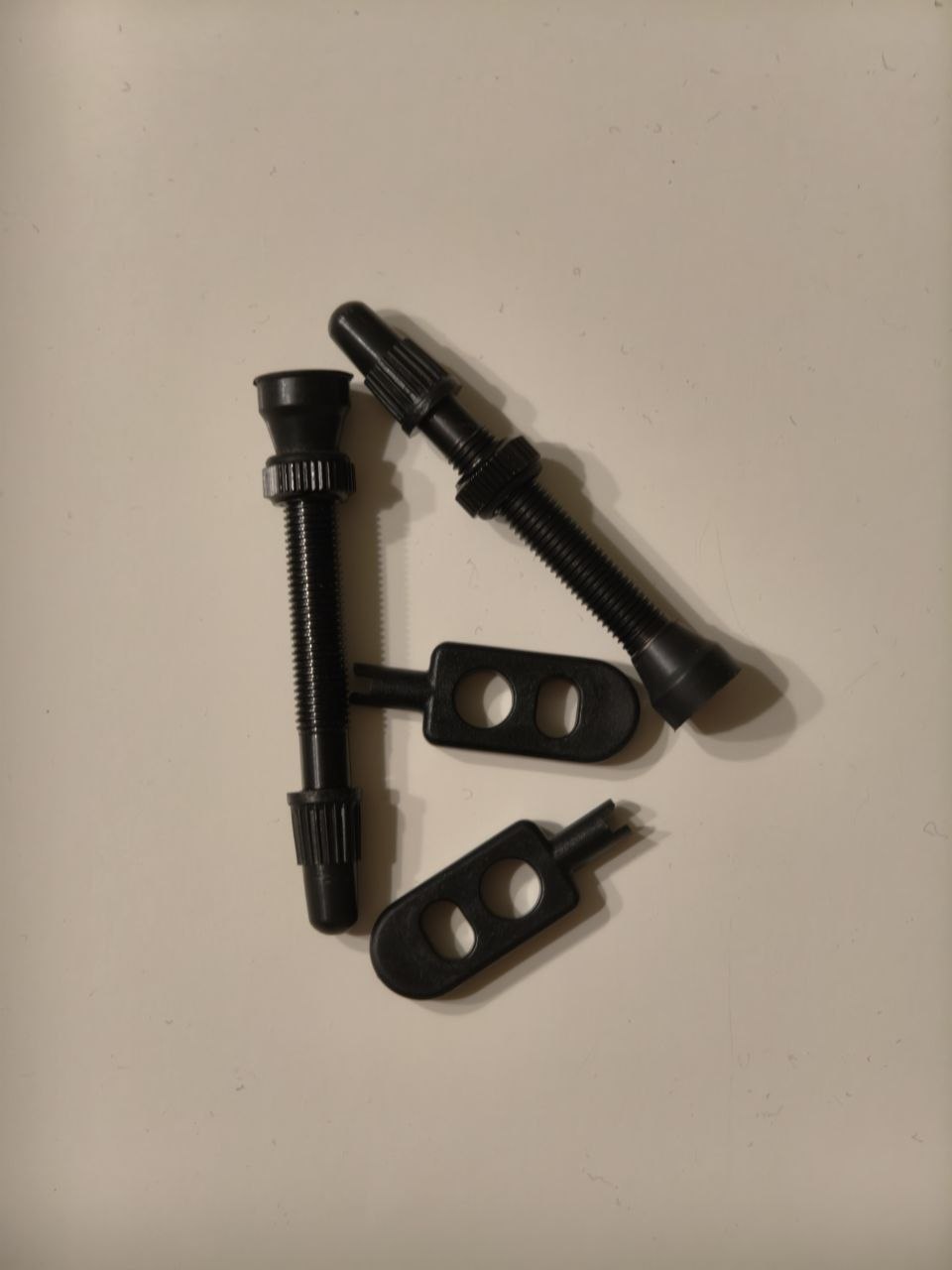 Tubeless нипеля Hutchinson из Декатлона